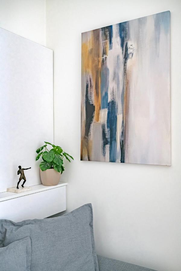 Katie's Parliament Apartment